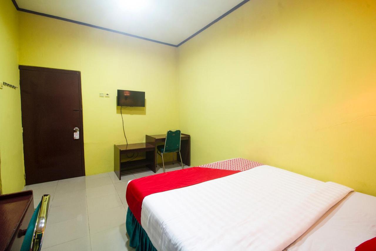Oyo 3104 Wisata Hotel Ambon Exterior photo