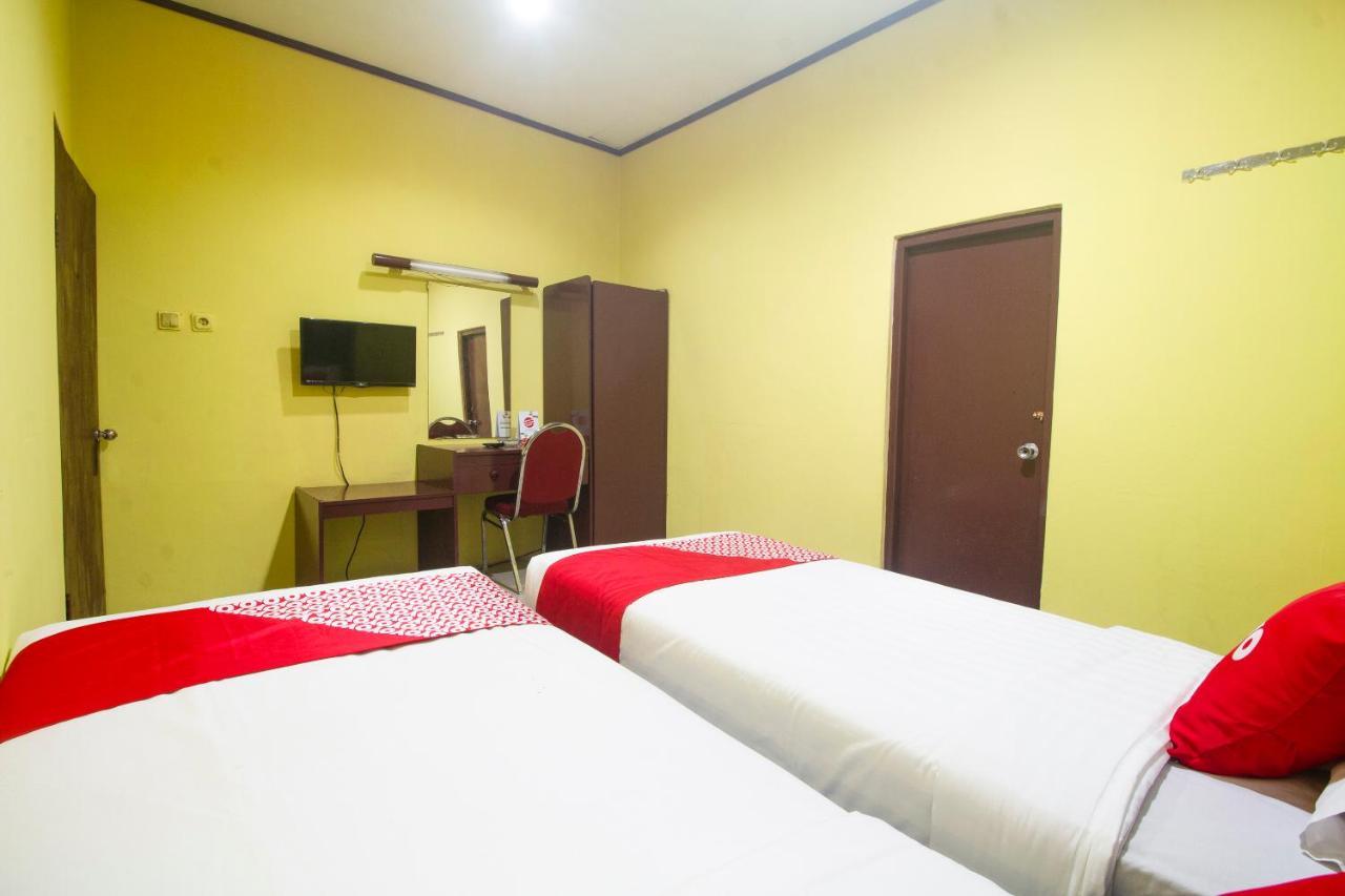 Oyo 3104 Wisata Hotel Ambon Exterior photo